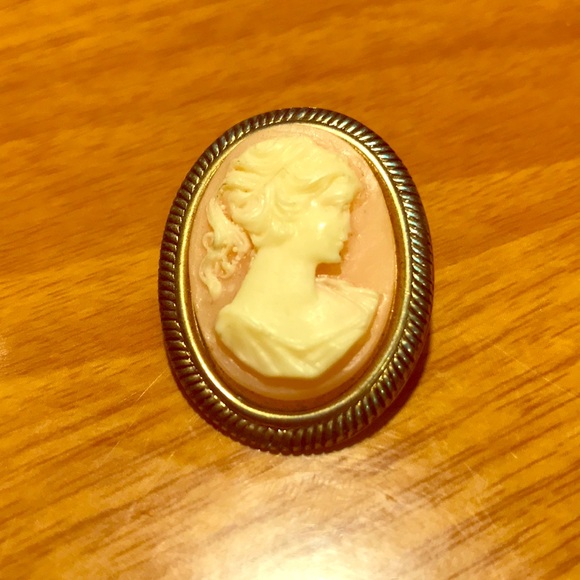 Vintage Victorian Cameo Brooch - Picture 1 of 7